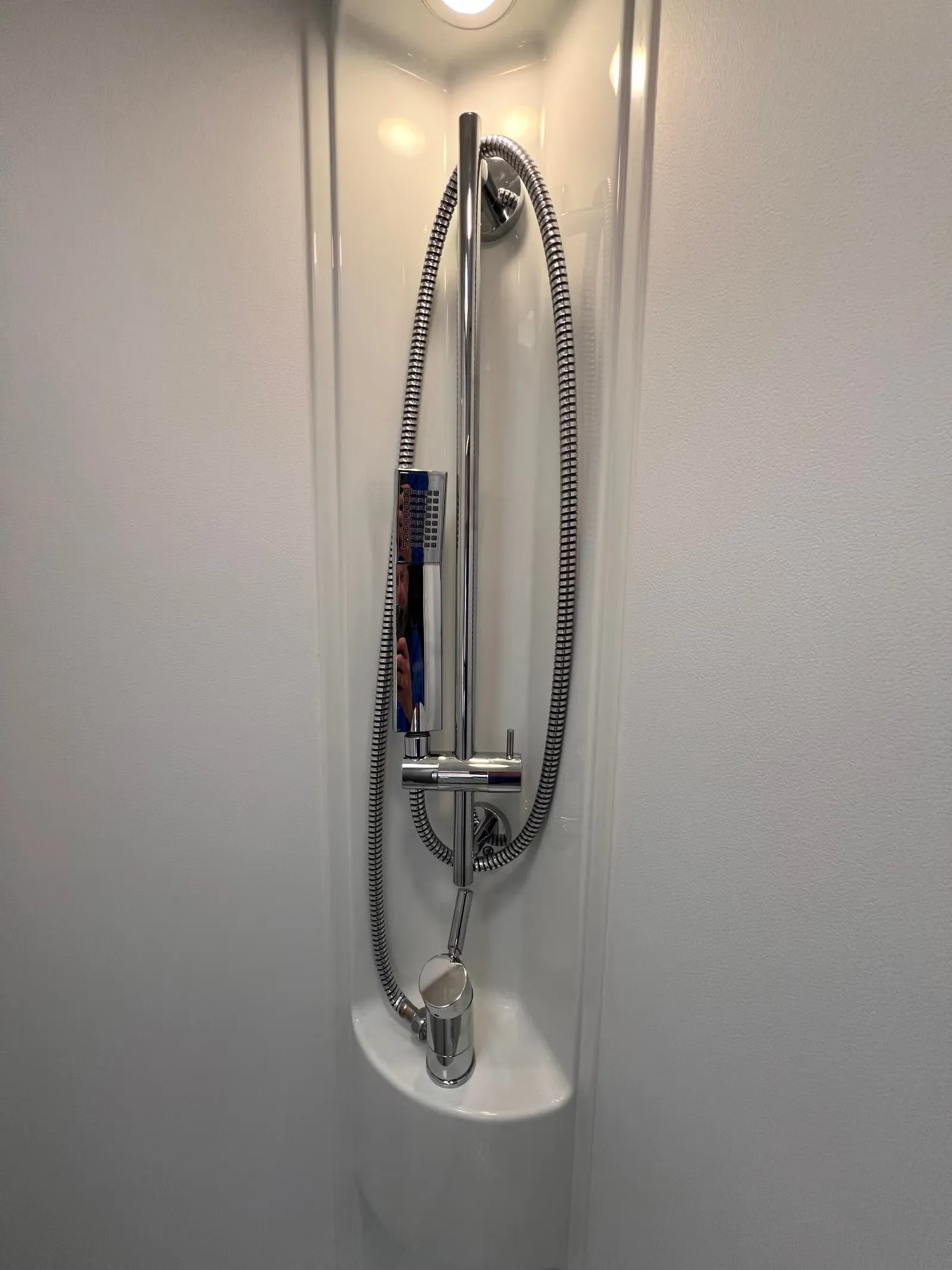 Adria Compact DL 2.2 / 140 ch