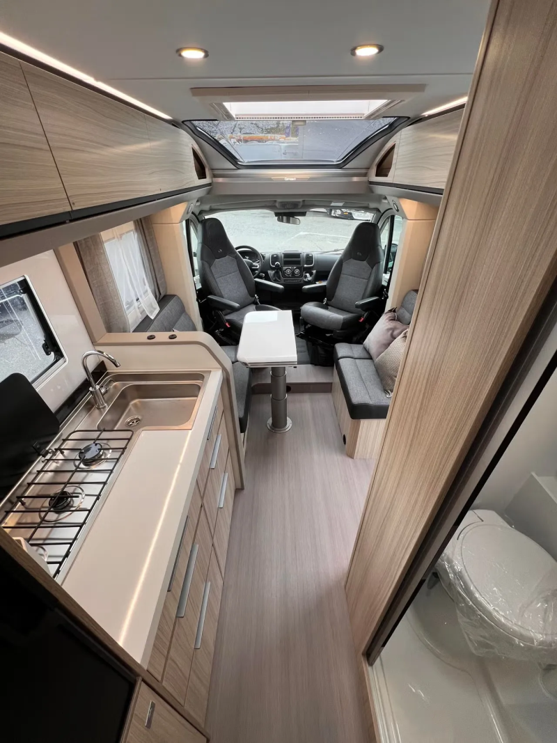 Adria Compact DL 2.2 / 140 ch