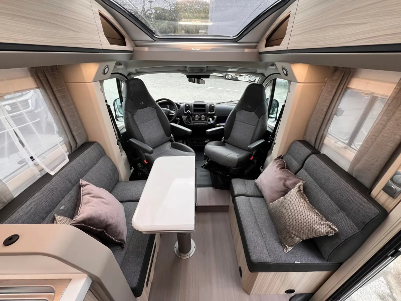 Adria Compact DL 2.2 / 140 ch