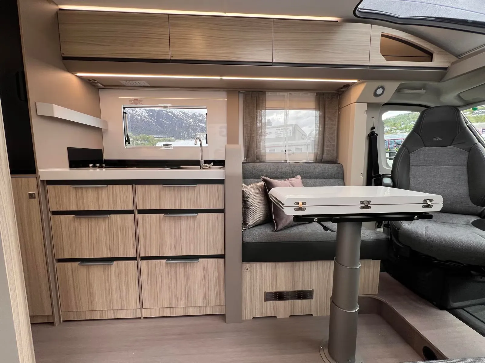 Adria Compact DL 2.2 / 140 ch