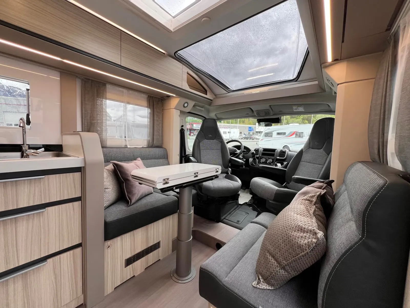 Adria Compact DL 2.2 / 140 ch