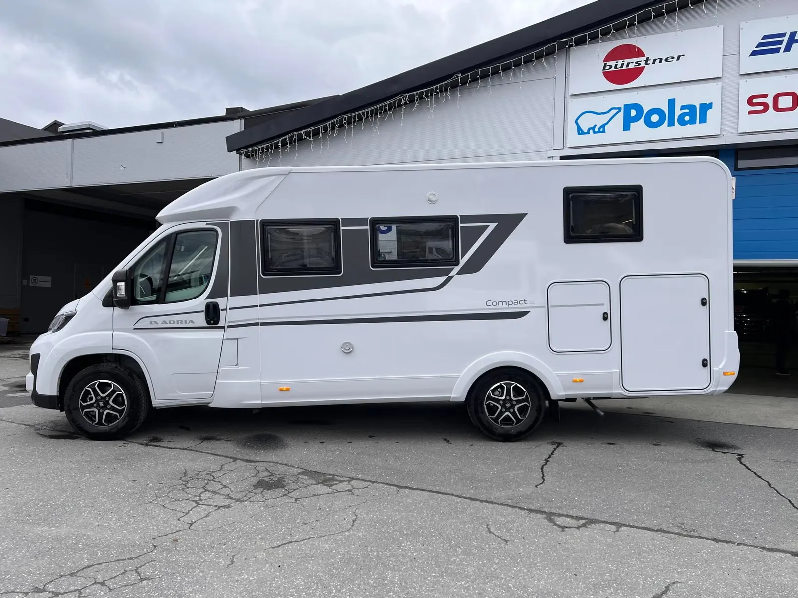 Adria Compact DL 2.2 / 140 ch