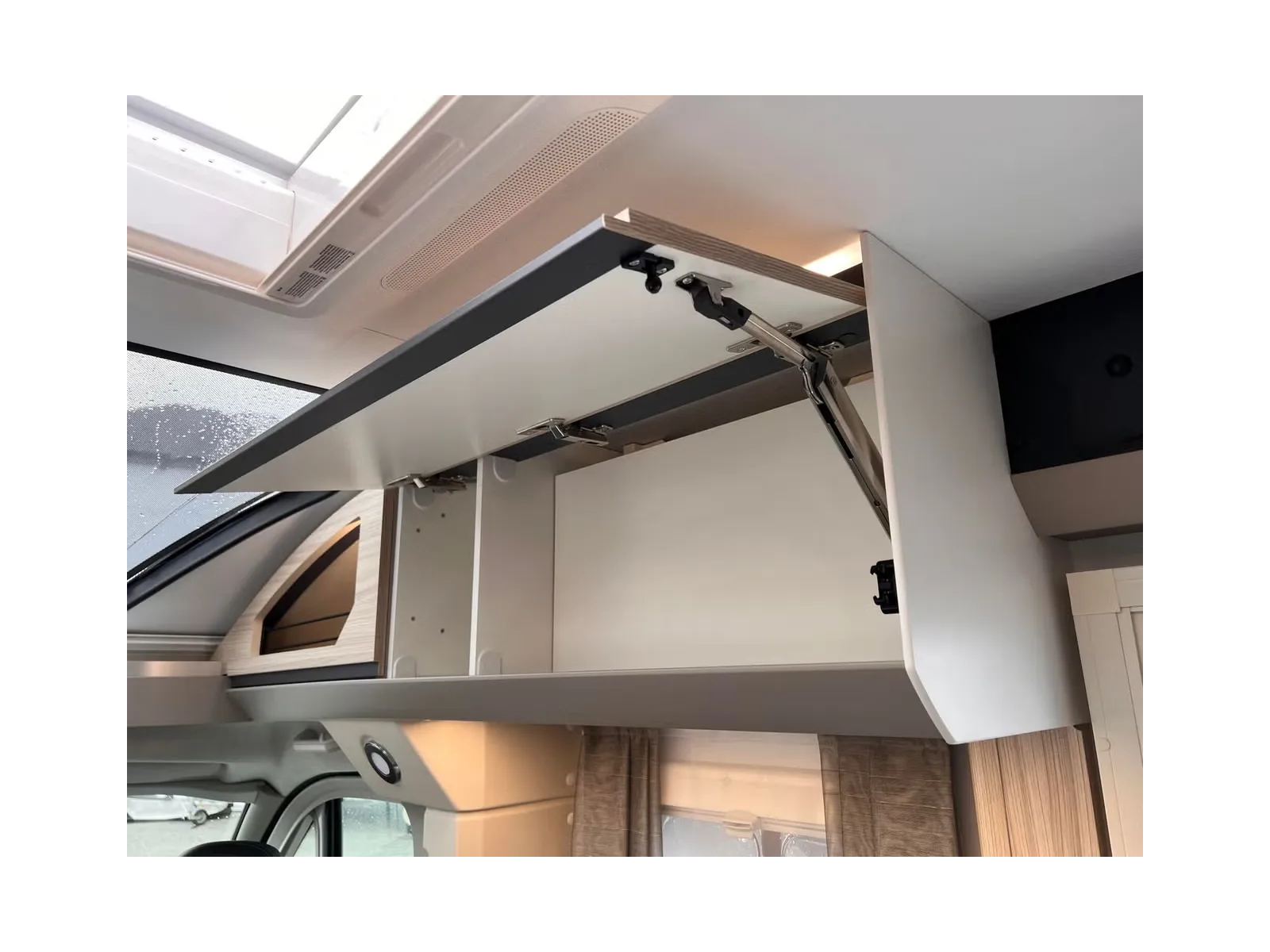 Adria Compact DL 2.2 / 140 ch