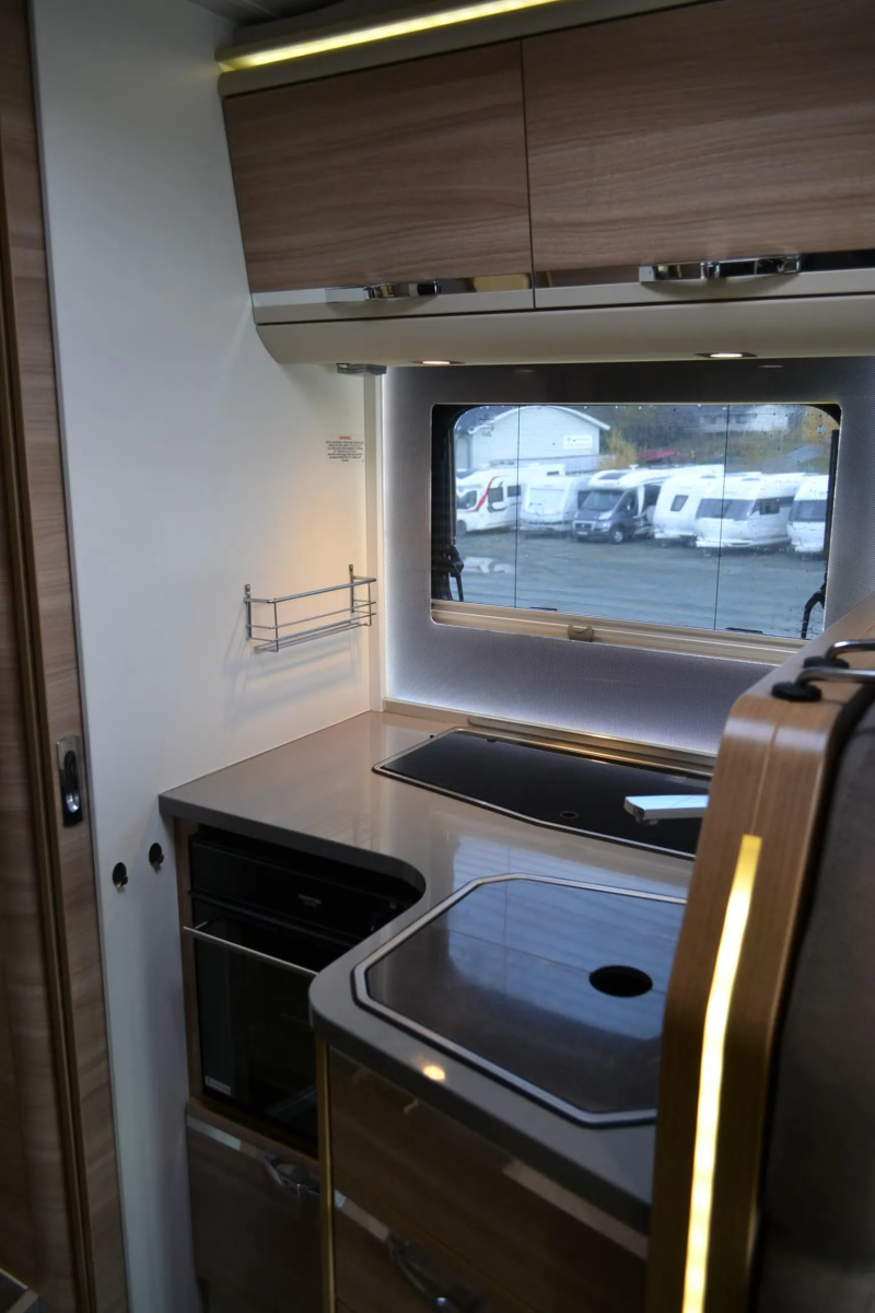 Adria Matrix M 670 SC