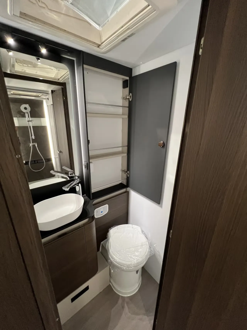 Adria MATRIX SUPREME 670 DL