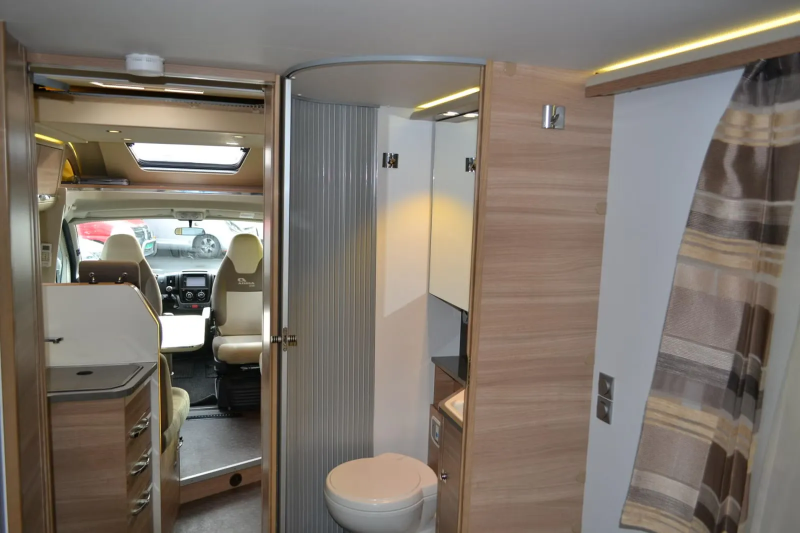 Adria Matrix M 670 SC