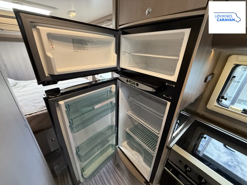 Adria MATRIX SUPREME M 677