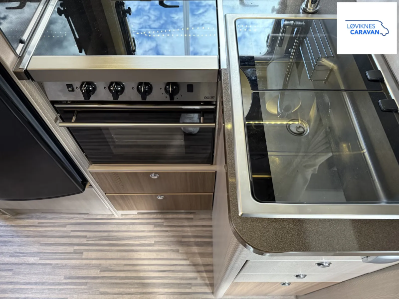 Adria MATRIX SUPREME M 677