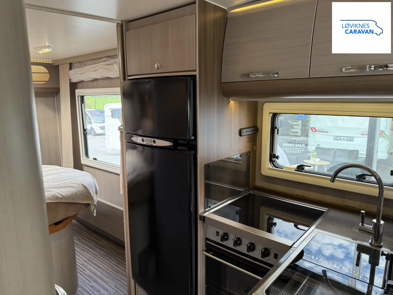 Adria MATRIX SUPREME M 677