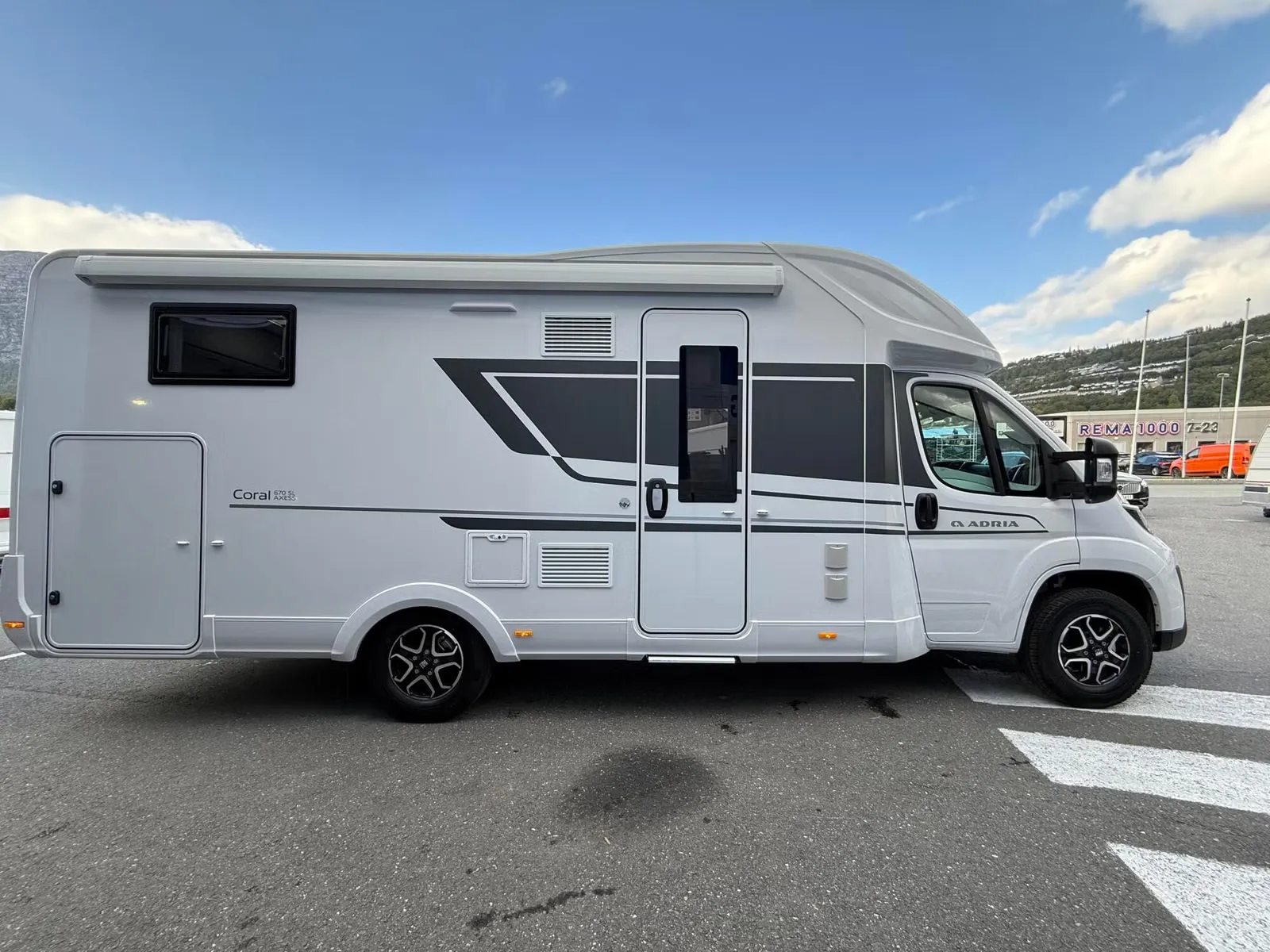 Adria Coral Axess 670 SL