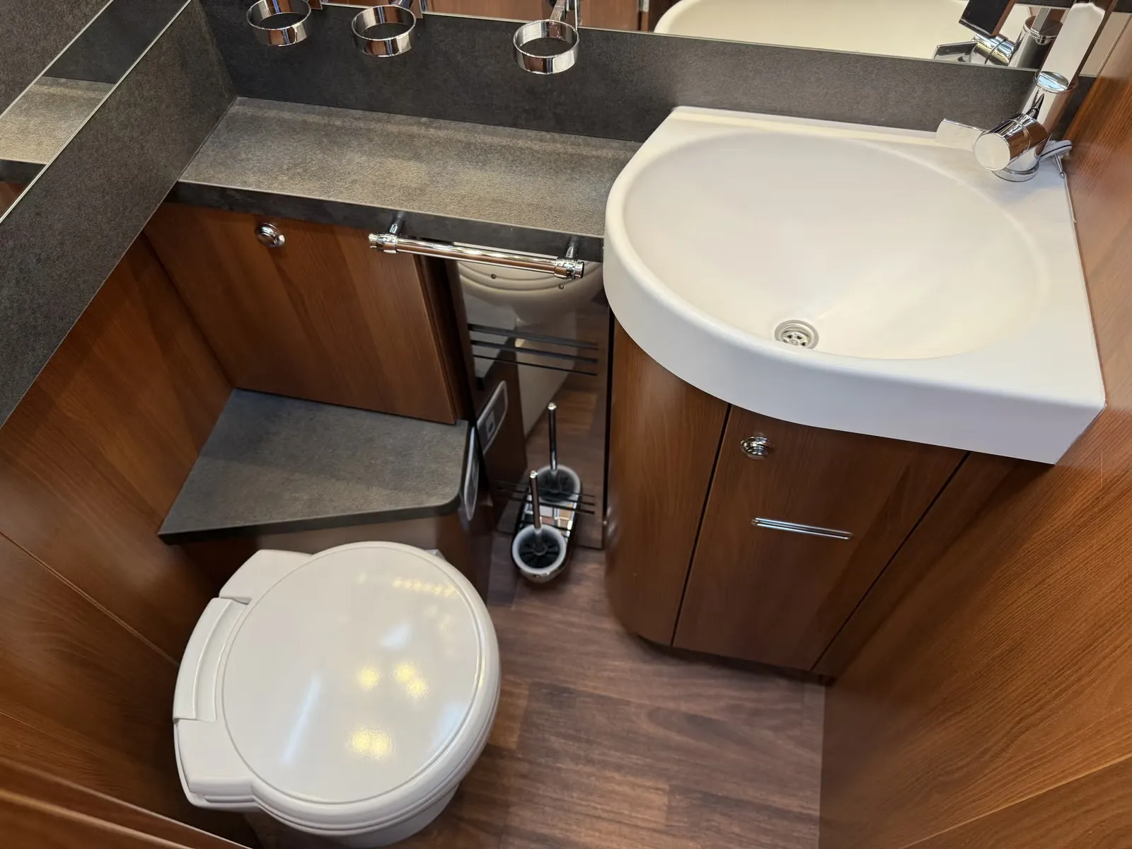 Carthago Chic E-Line I51QB Li