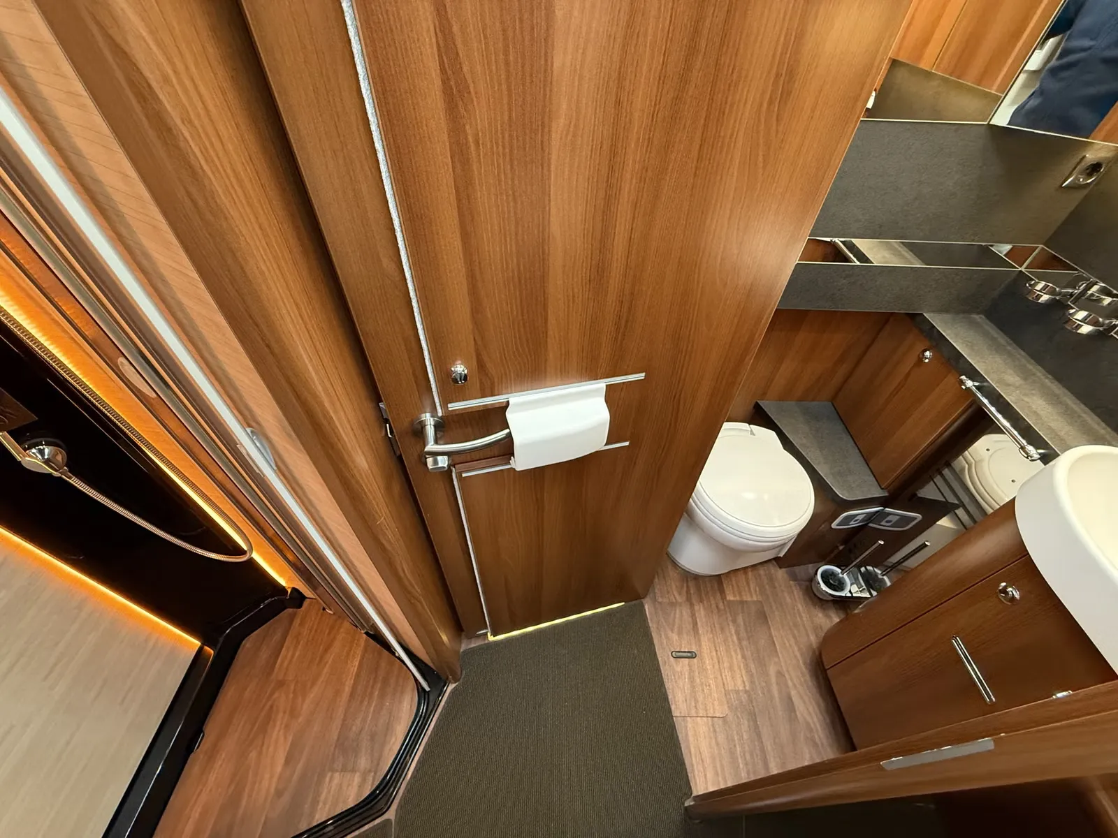 Carthago Chic E-Line I51QB Li