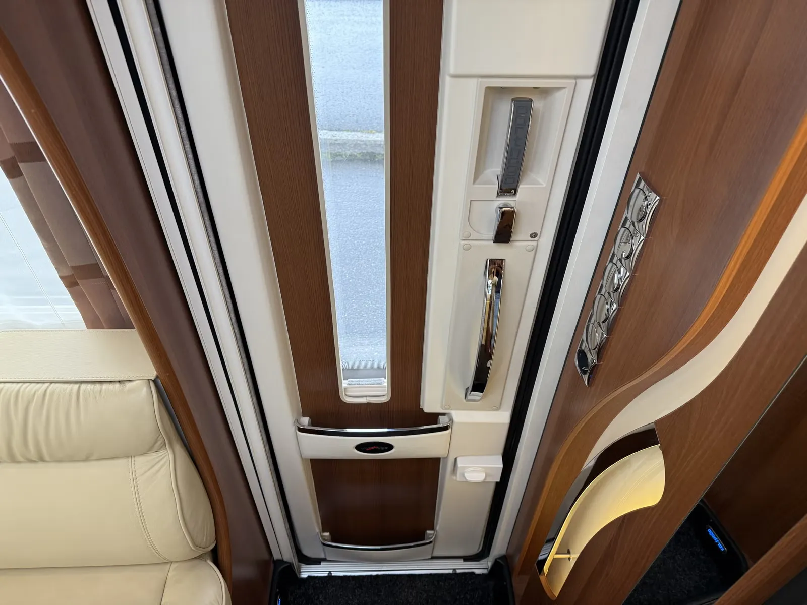 Carthago Chic E-Line I51QB Li