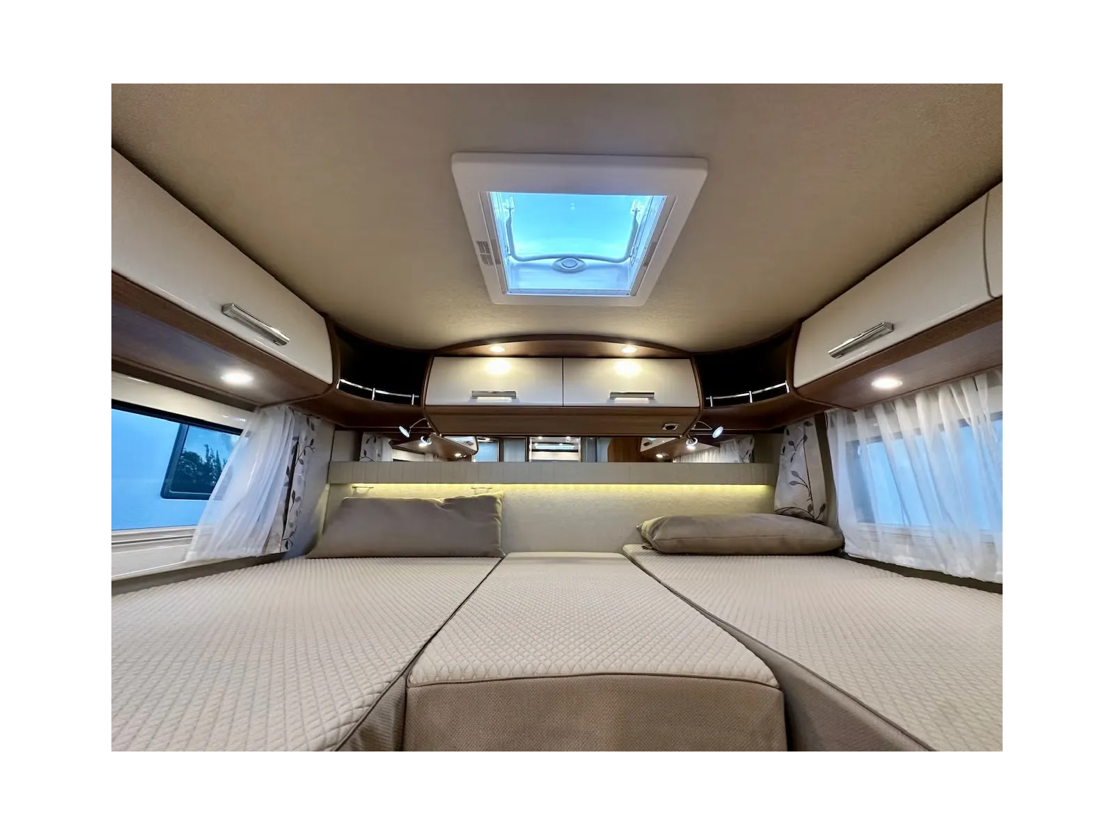 Carthago C - TOURS EN 144 LE