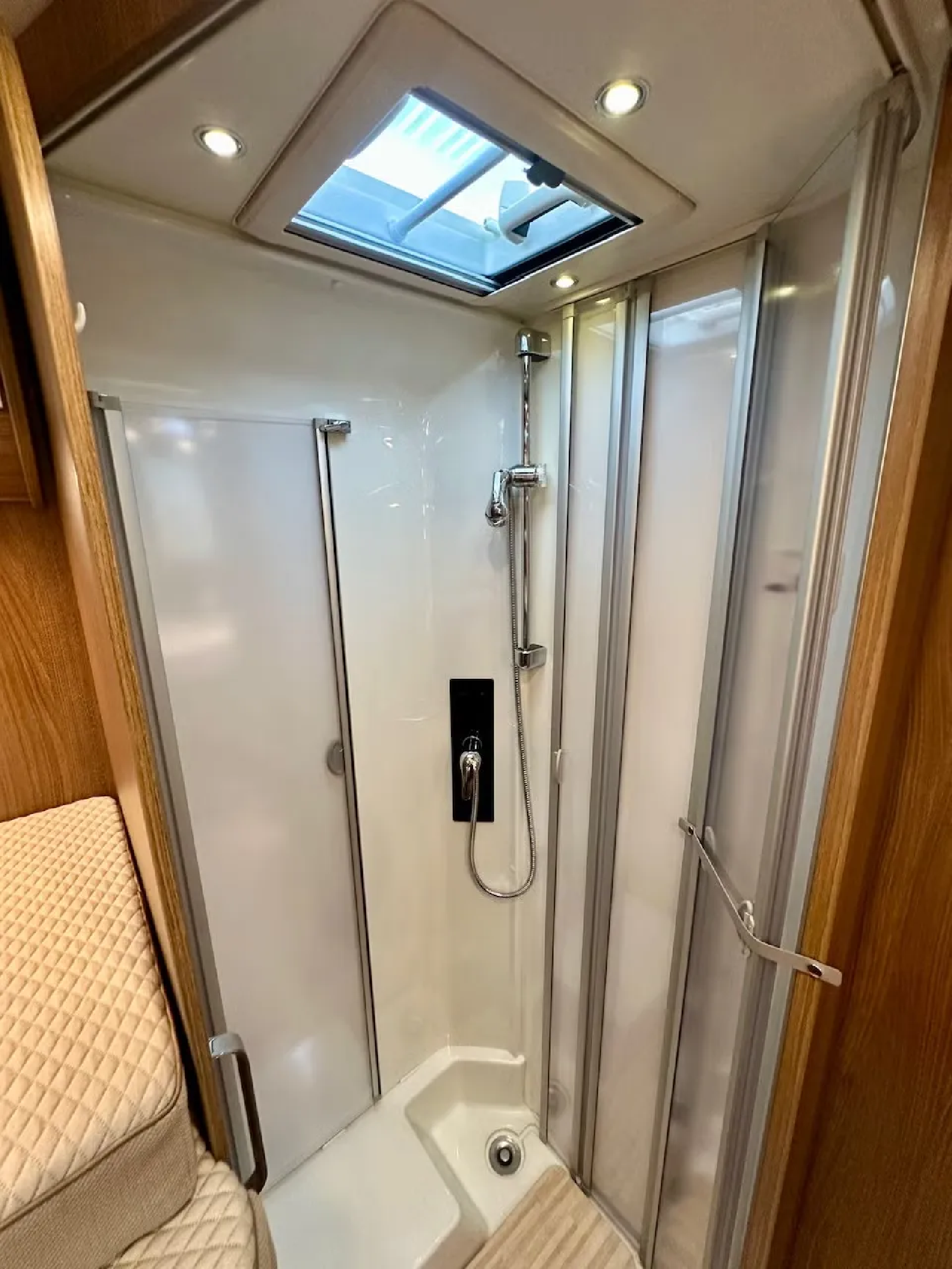 Carthago C - TOURS EN 144 LE