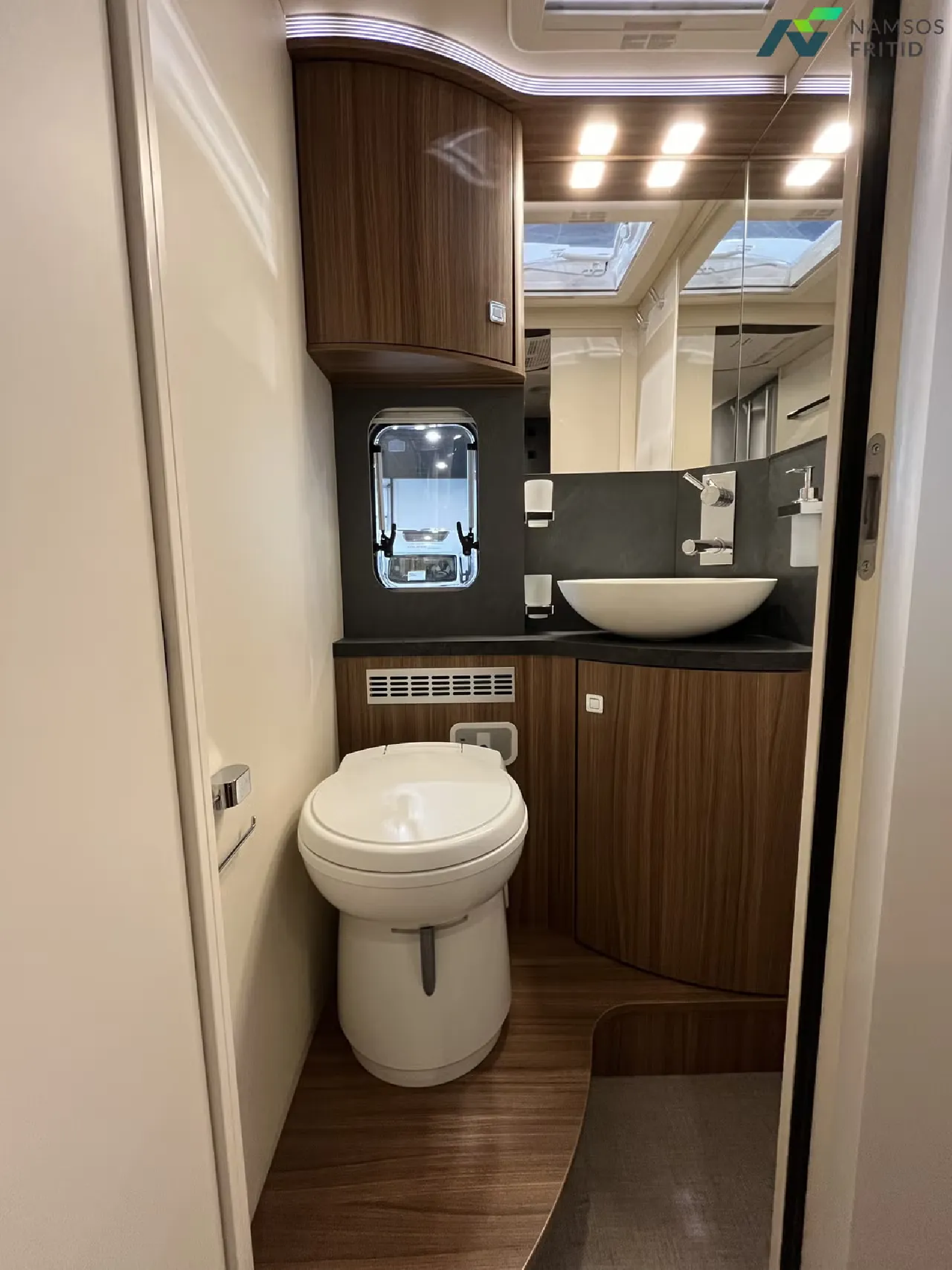 Eura Mobil Integra 890 QB