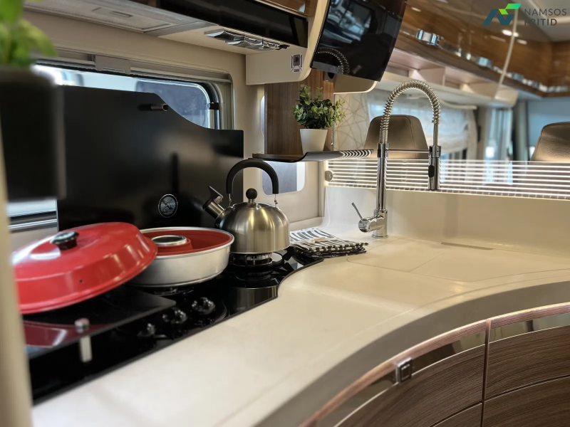 Eura Mobil Integra 890 QB