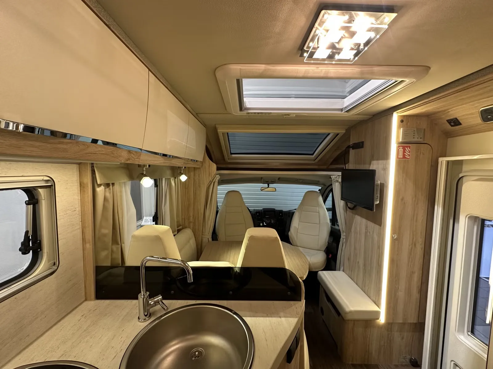 Eura Mobil Profila PT 695 EB