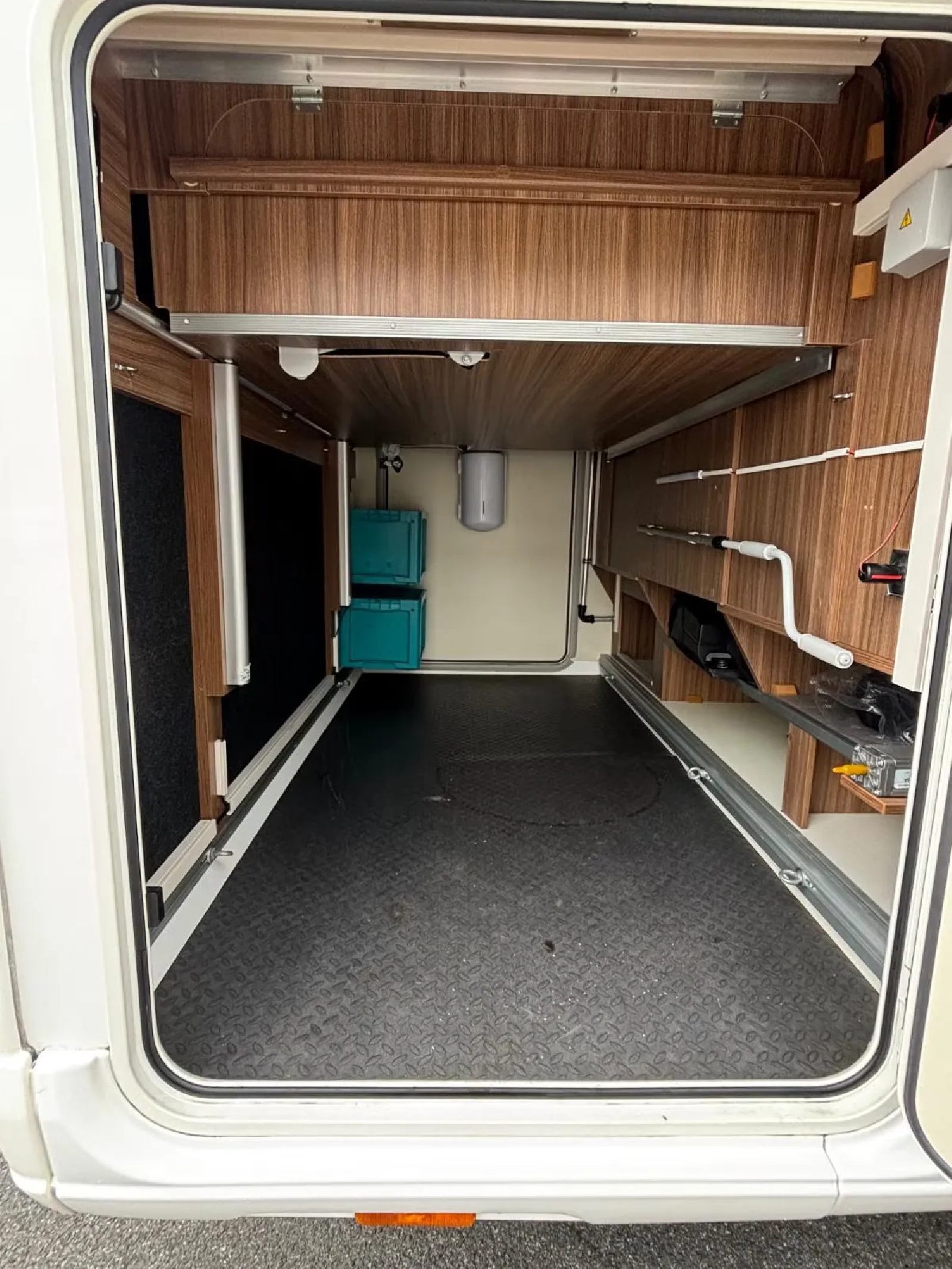 Eura Mobil Integra 890 QB