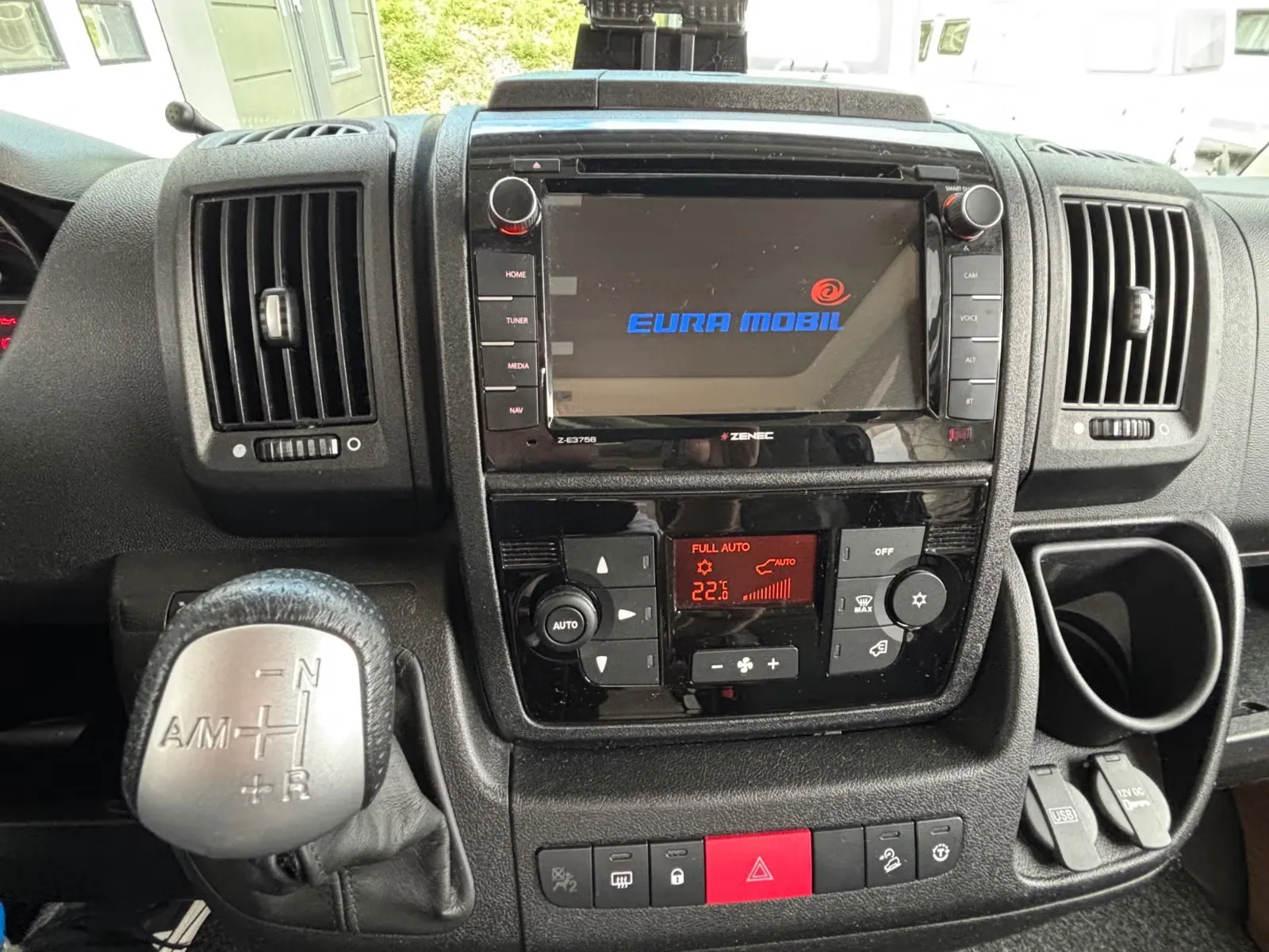 Eura Mobil Integra 890 QB