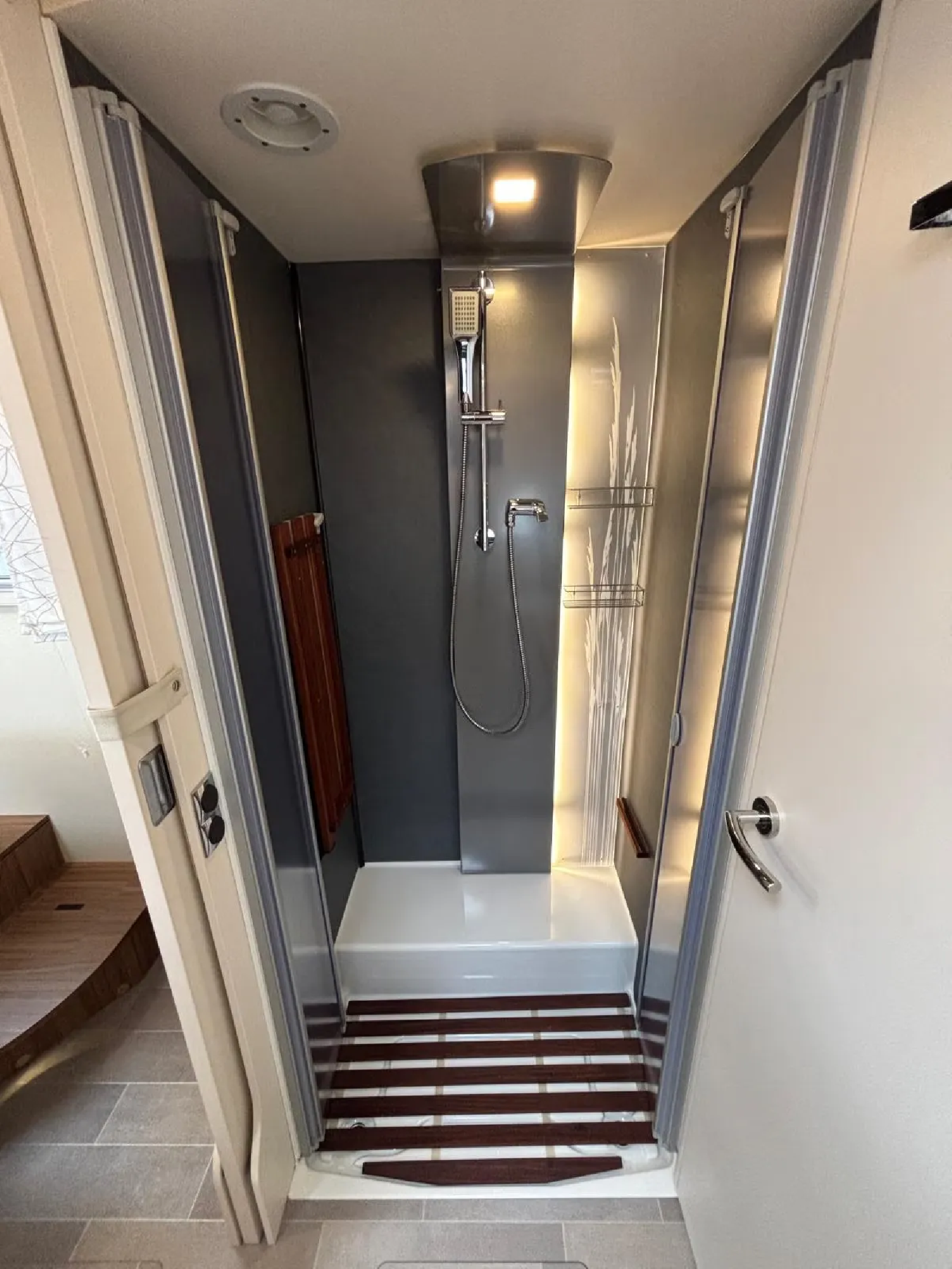 Eura Mobil Integra 890 QB