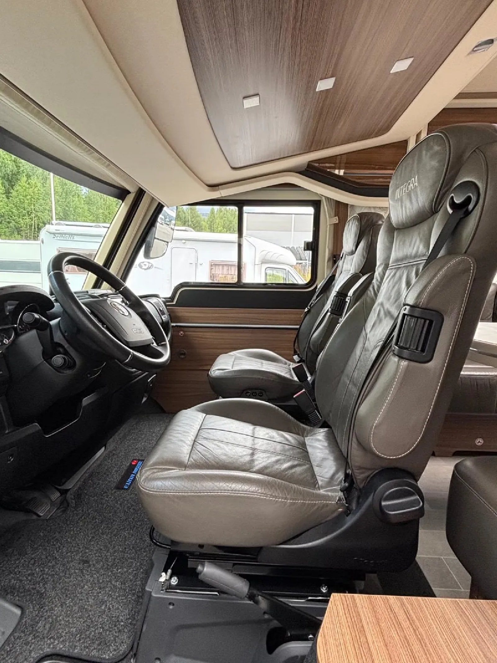 Eura Mobil Integra 890 QB