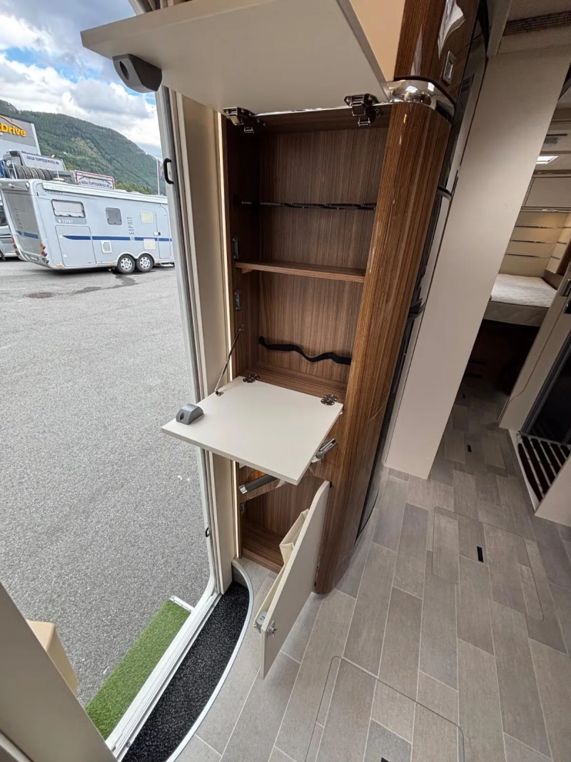 Eura Mobil Integra 890 QB