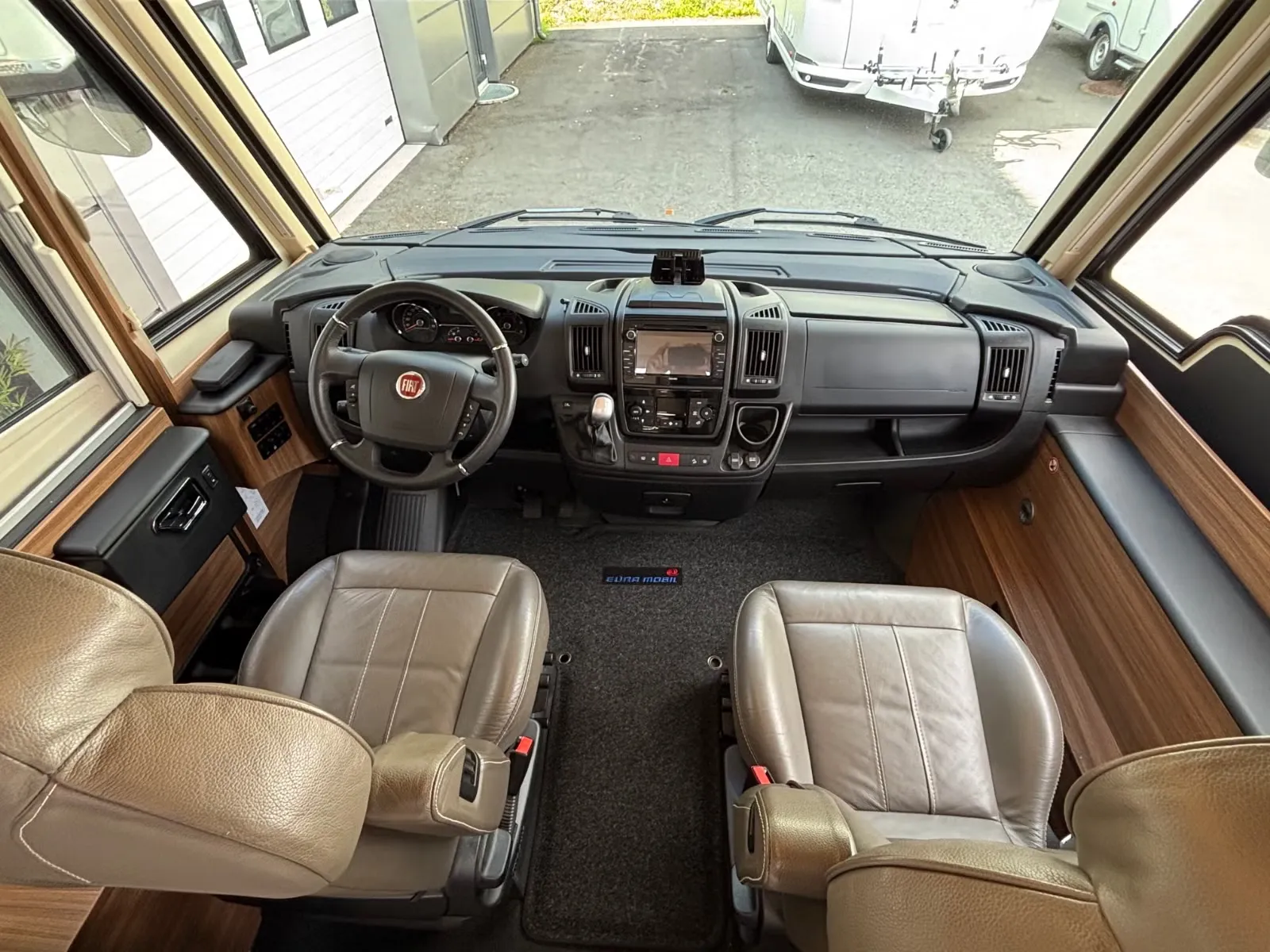 Eura Mobil Integra 890 QB