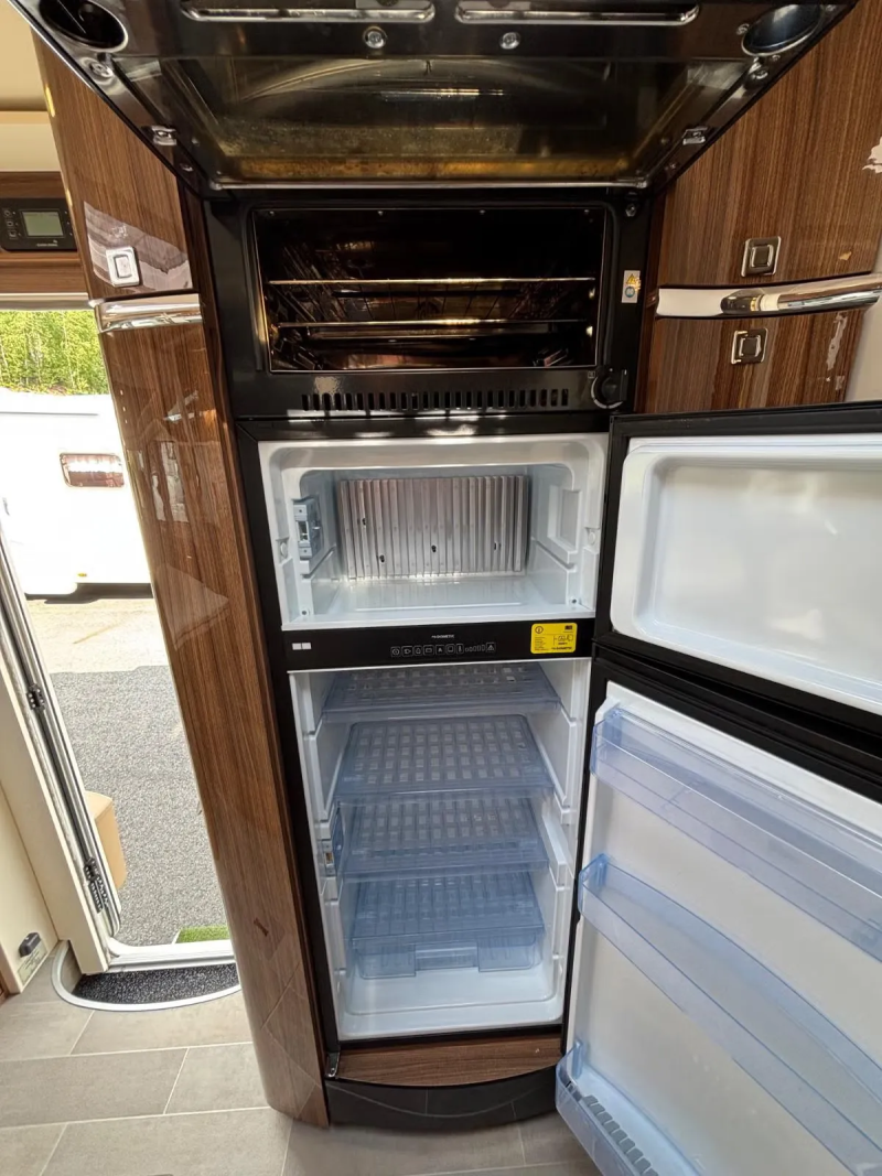 Eura Mobil Integra 890 QB