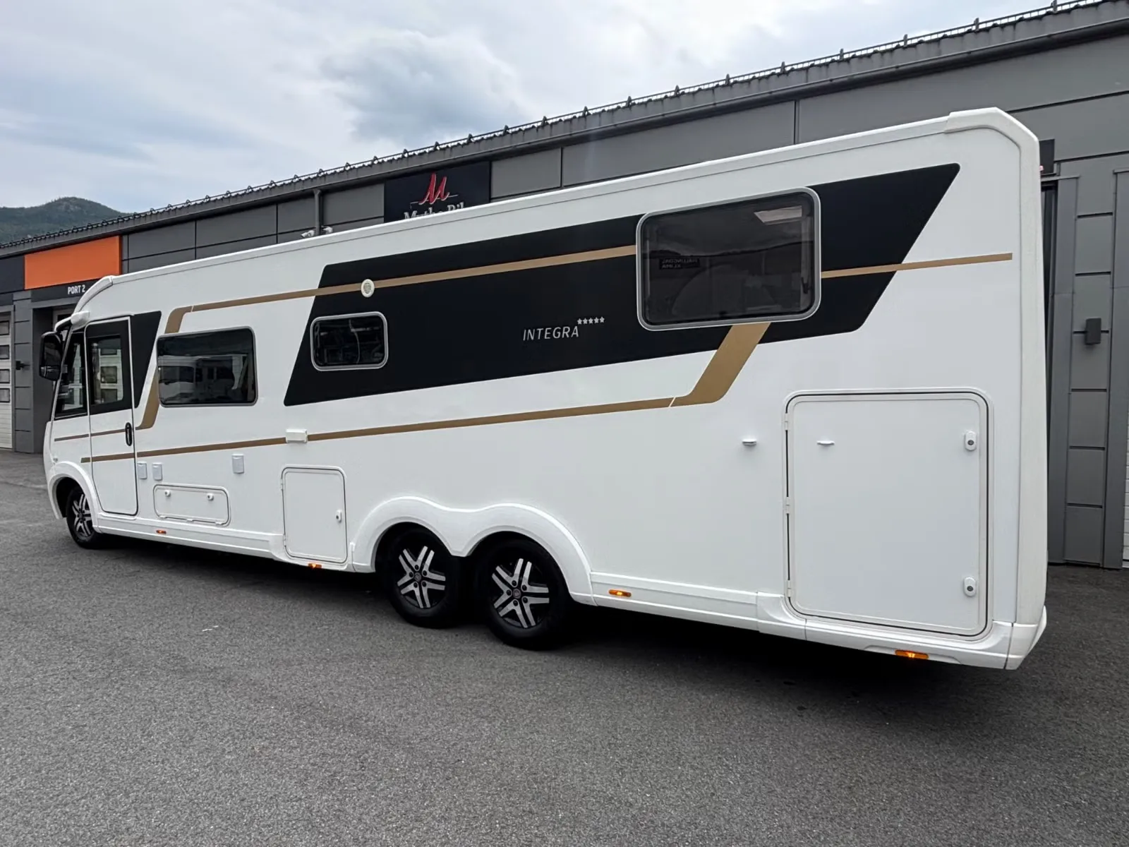 Eura Mobil Integra 890 QB