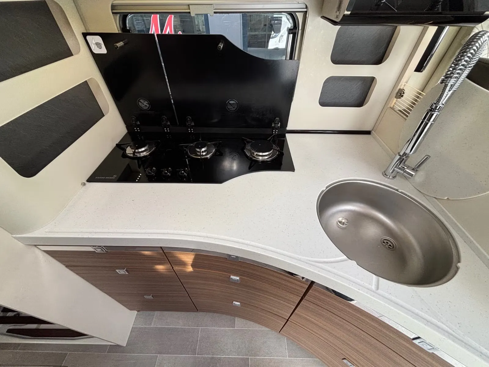 Eura Mobil Integra 890 QB