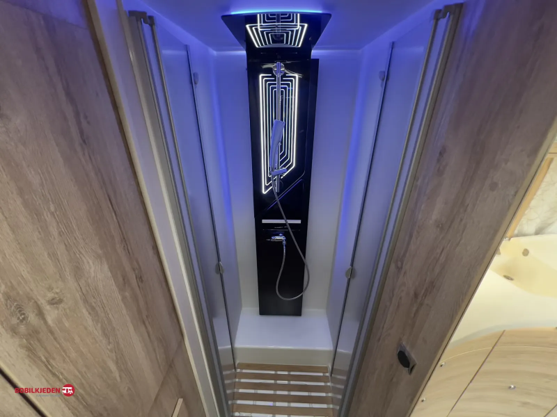 Eura Mobil IL 695 LF