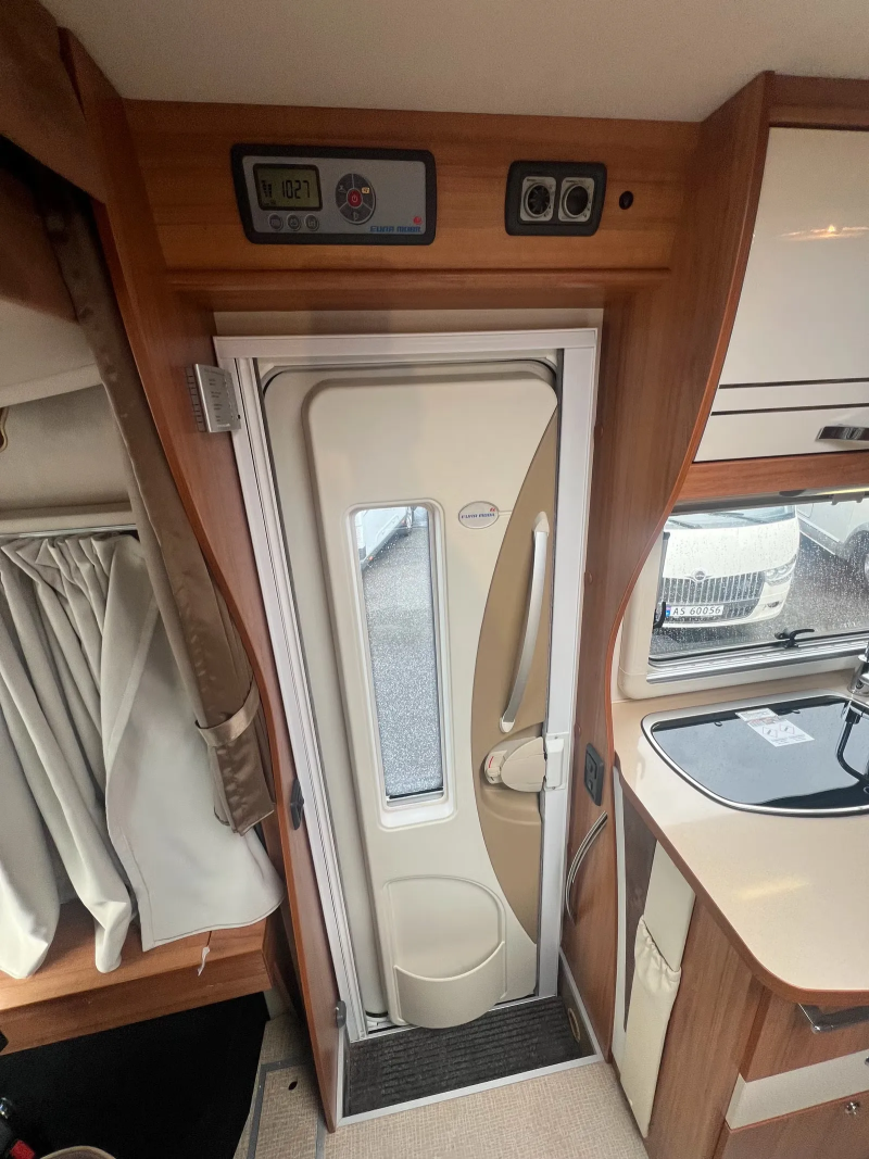 Eura Mobil INTERGRA LINE IS 700 EB