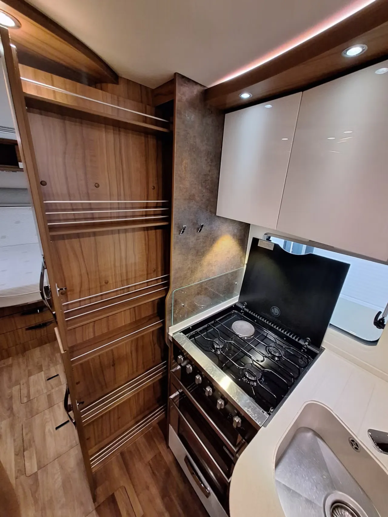 Hymer B 708 PL