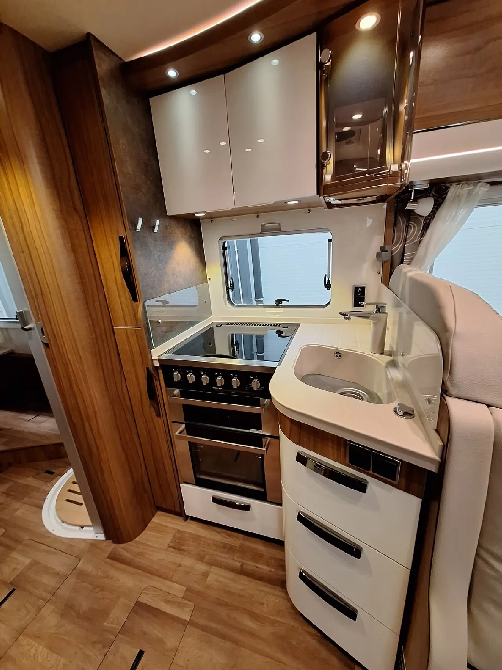 Hymer B 708 PL